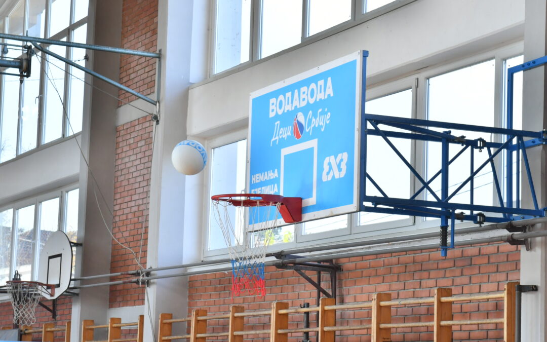 Компанија “Вода Вода” донирала 3×3 баскет конструкцију школи