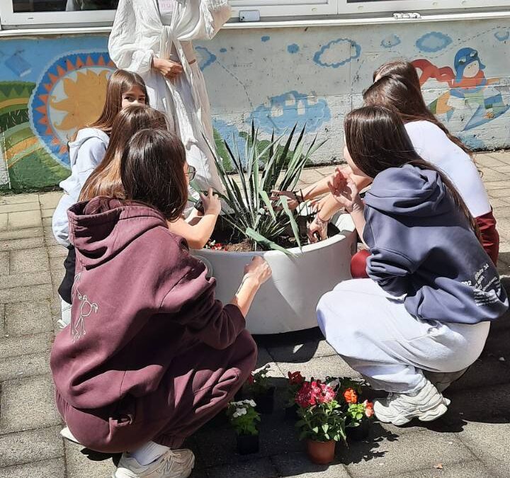 Заједно улепшавамо нашу школу 🌸