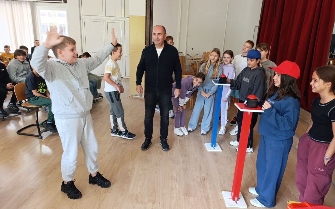 📖 Књижевност кроз игру – књижевни квиз са Бојаном Љубеновићем